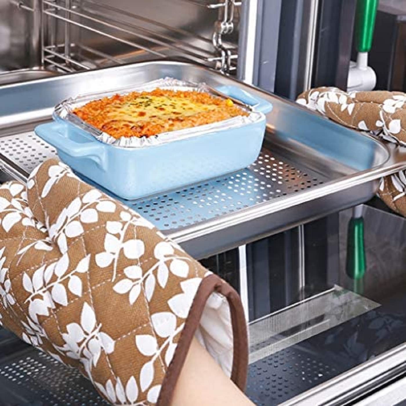 Oven Glove Single Pc (Colour & Design May Vary)